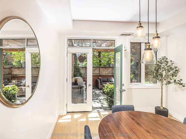 500 Richmond St W #101 — Photo 6