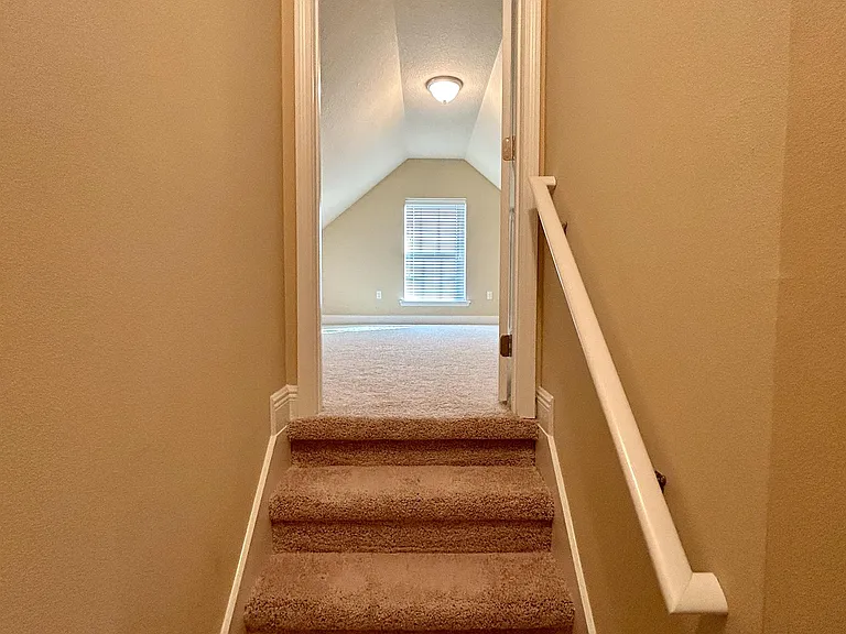 80 S Knightsbridge Ct — Photo 35