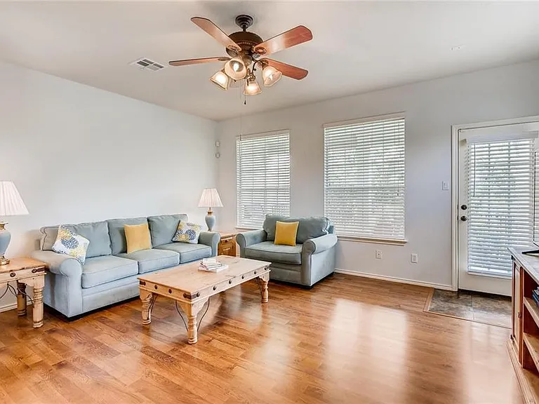 1900 Scofield Ridge Pkwy #402 — Photo 3