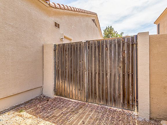 4th image of 1041 E Sherri Dr