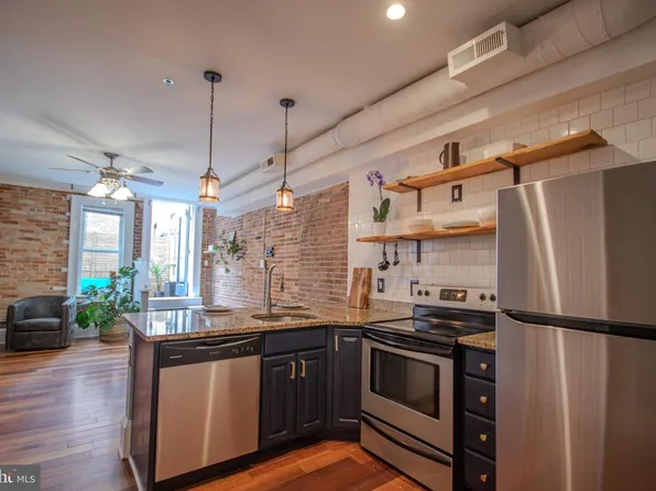 224 W Main St APT 202, Hebron, MD 21801