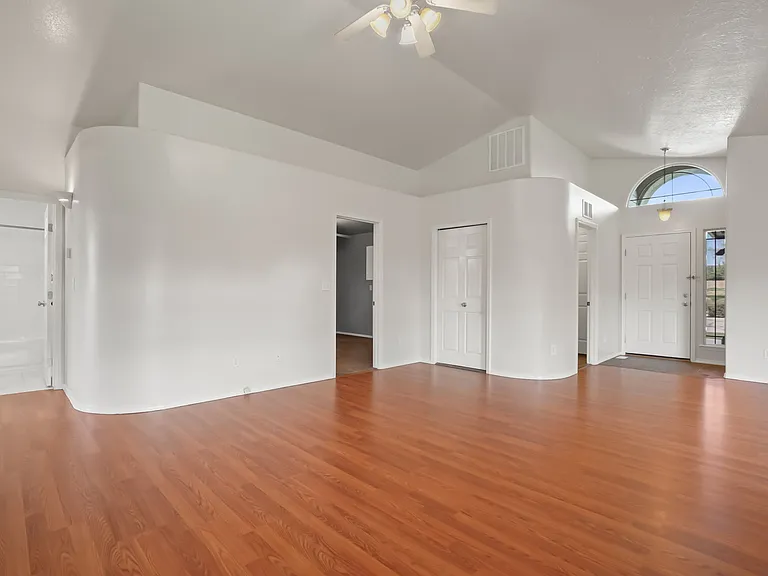 979 Peregrine Dr — Photo 12