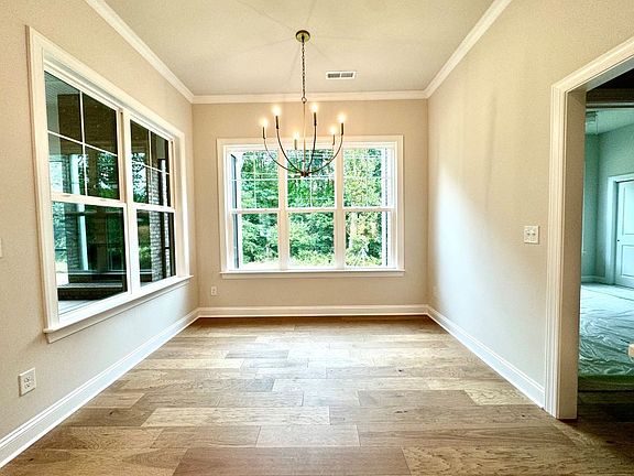 single level home with an upstairs bonus room