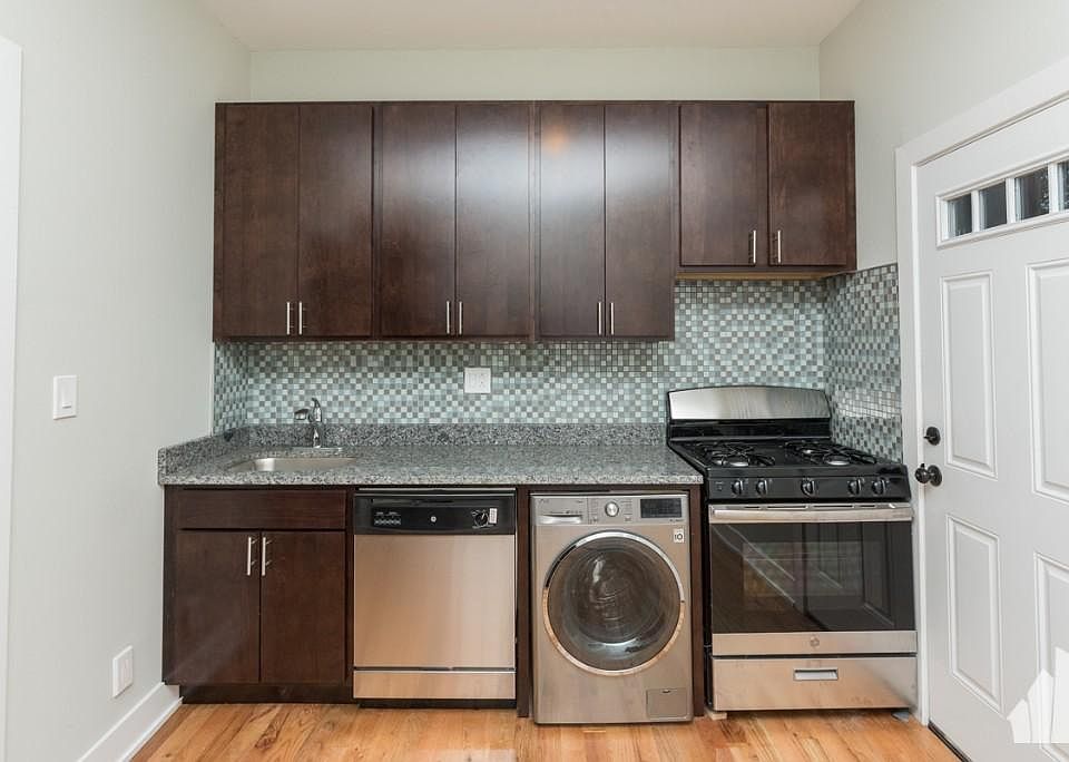 1st image of 627 W Oakdale Ave #2D