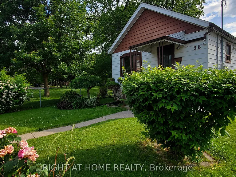 38 Madelaine Ave — Photo 1