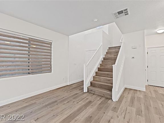 5th image of 4735 Sweeping Glen St