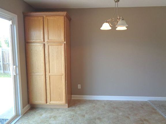 5th image of 1411 Yucaipa Cir