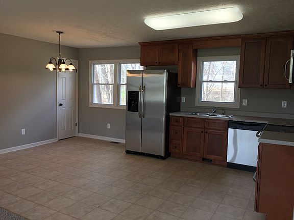 4th image of 2706 McCain Dr