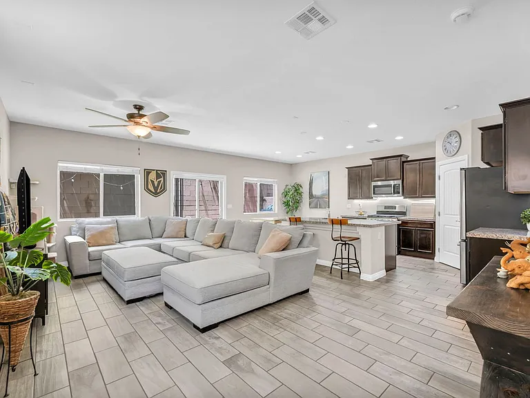 6777 Byron Bay Ct — Photo 33