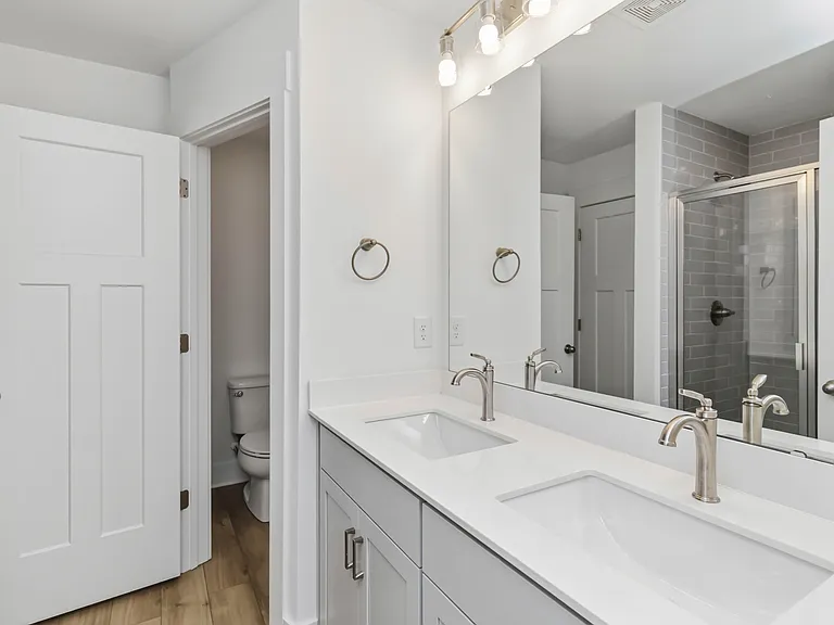 105 Cobden Ct — Photo 30