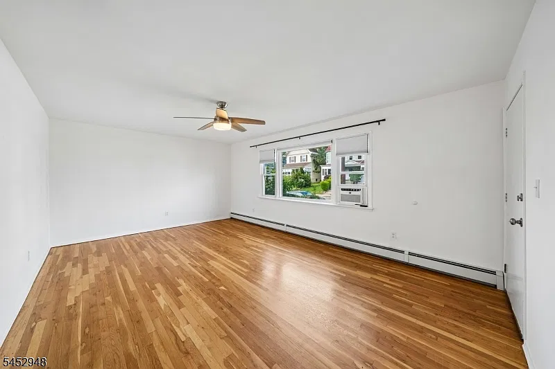 3 bed, 1.0 bath, $3,650 — Photo 2