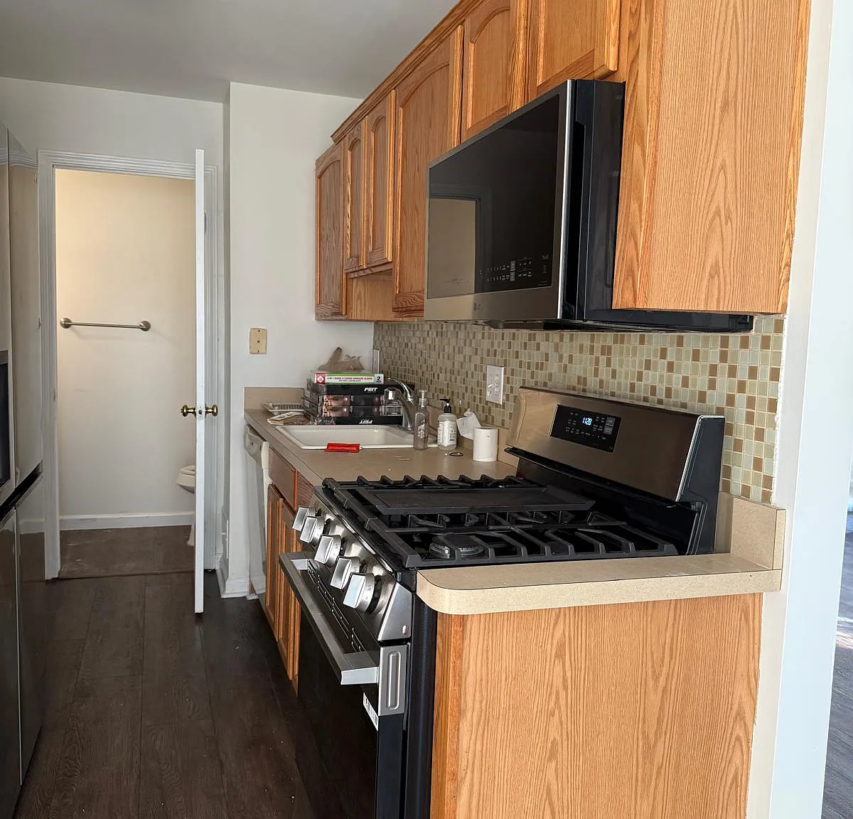 2 bed, 1.5 bath, 1468 sqft, $1,800 — Photo 3
