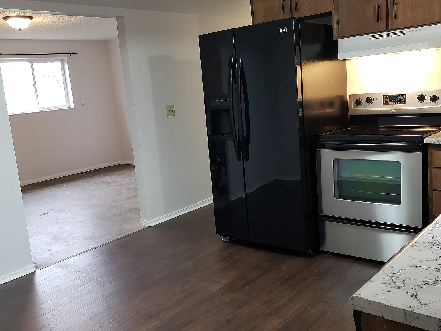 2 bed, 830 sqft, $1,100 — Photo 2