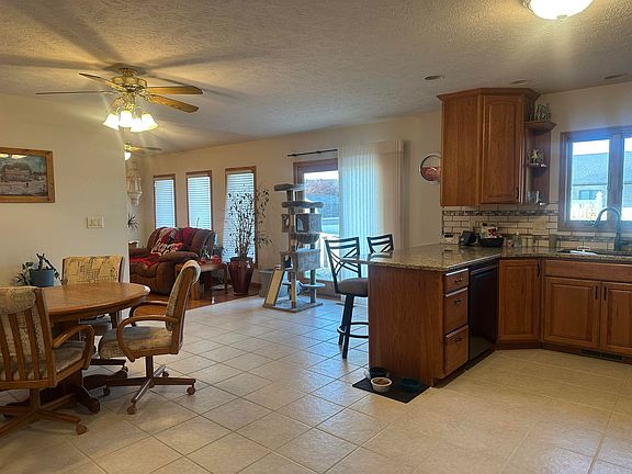 5th image of 1015 Loch View Dr