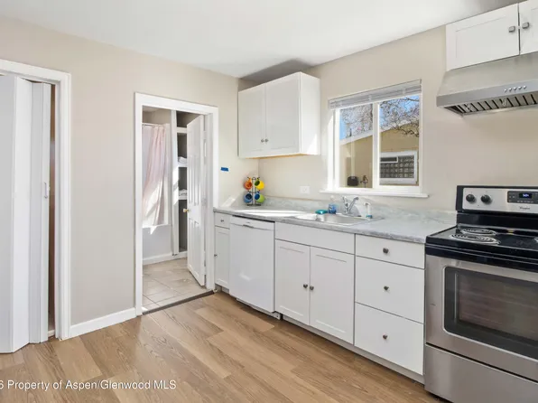232 W 4th St, Rifle, CO 81650