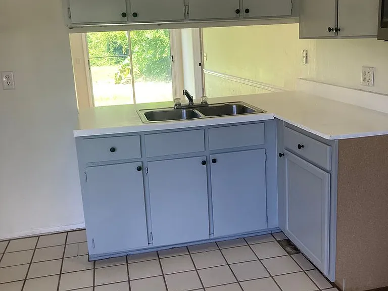 2671 Bentley Dr — Photo 4