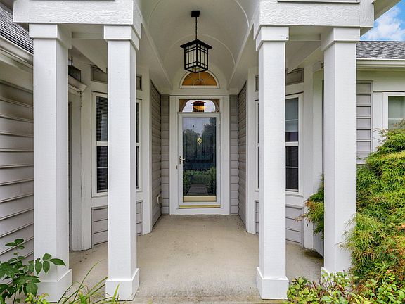 2nd image of 2691 Abbey Knoll Dr