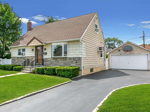 3rd image of 526 Knoll Ct