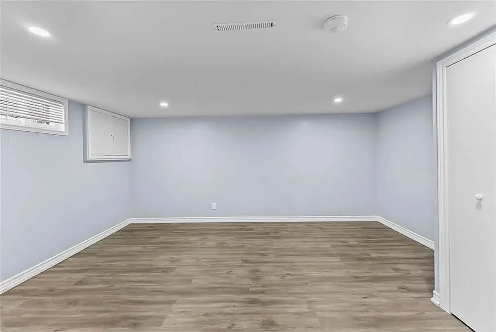 Building Photo - 7229 Harriman St #2