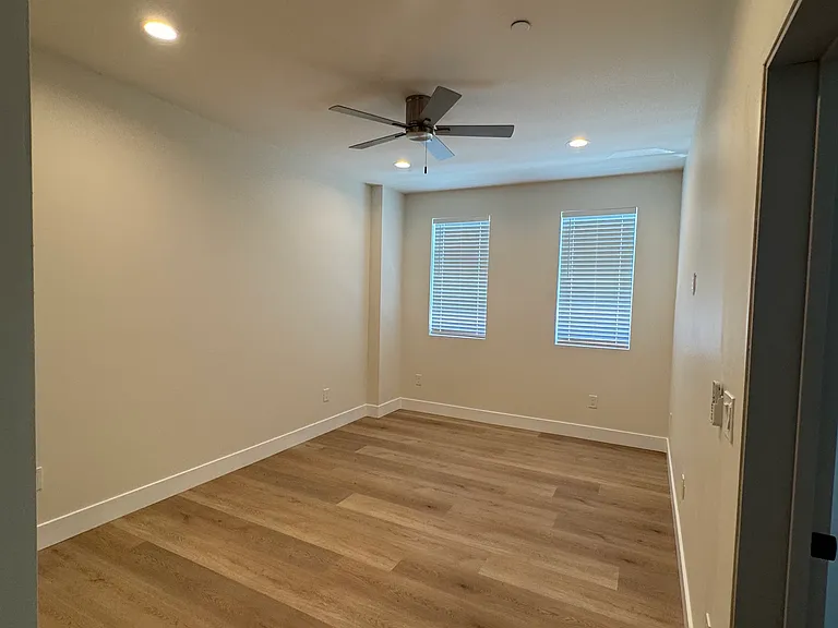 1525 Mount Gln #1 — Photo 3
