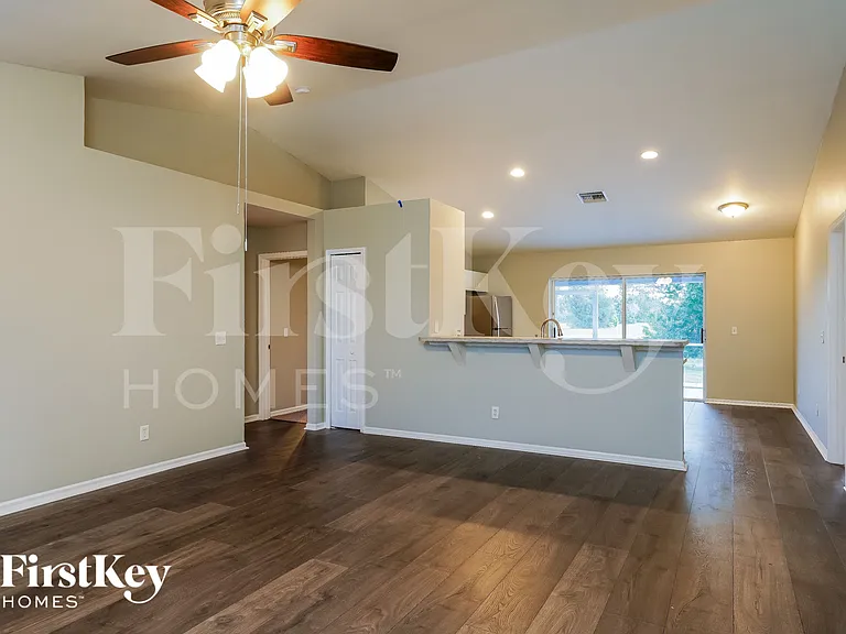 1633 NW 5th Ave — Photo 2