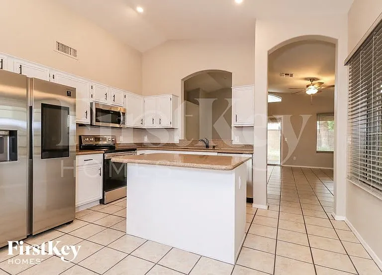 7356 W Crest Ln — Photo 7