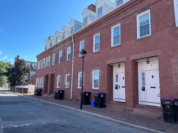 11 Center St, Holyoke, MA 01040