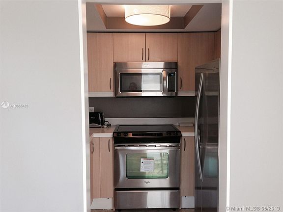 3rd image of 2951 S Bayshore Dr #304