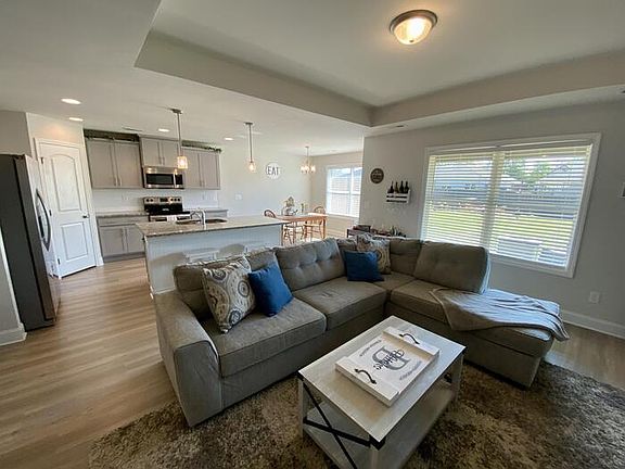3rd image of 114 River Springs Ct