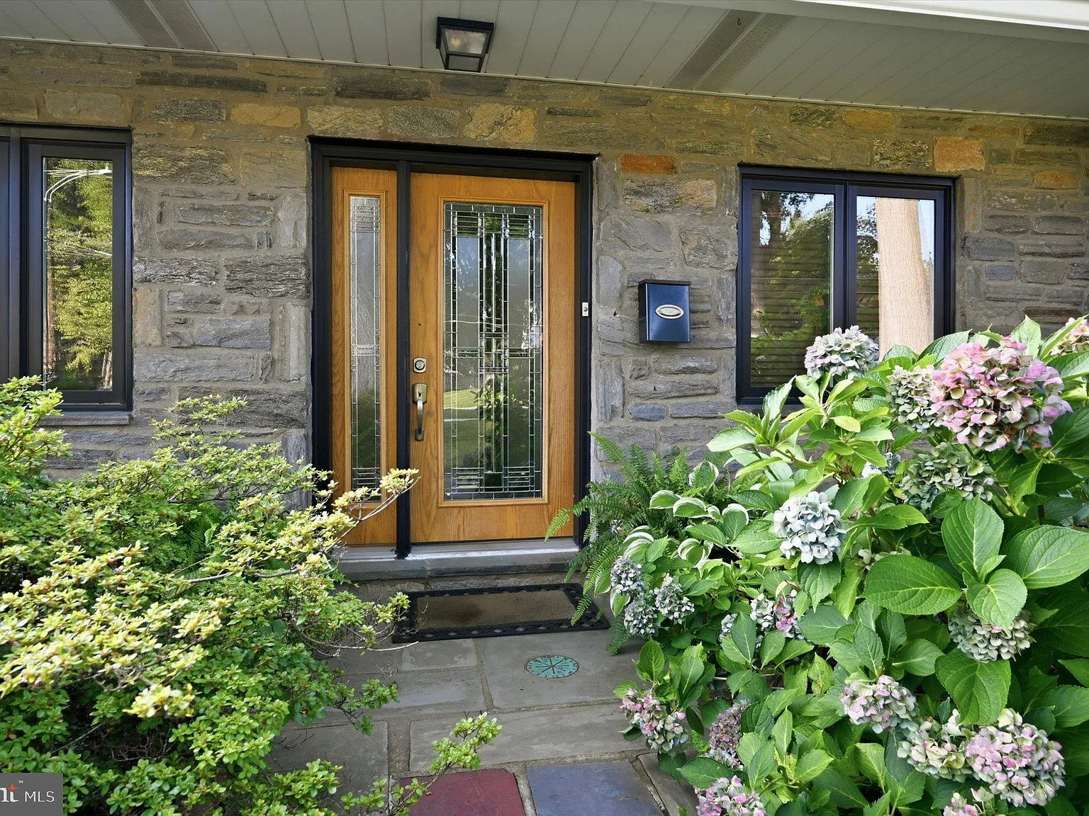 4 bed, 2.5 bath, 1710 sqft, $3,700 — Photo 4