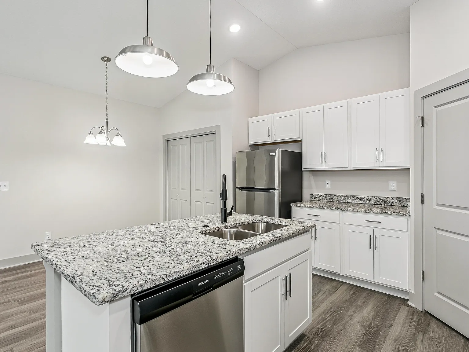 3 bed, 1221 sqft, $1,495 — Photo 3