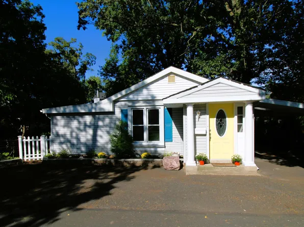 122 Carrs Ln, Yardley, PA 19067