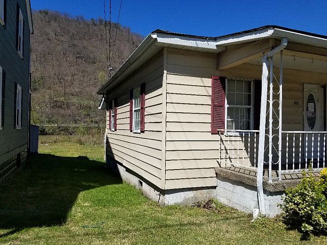 2nd image of 812 4th Ave