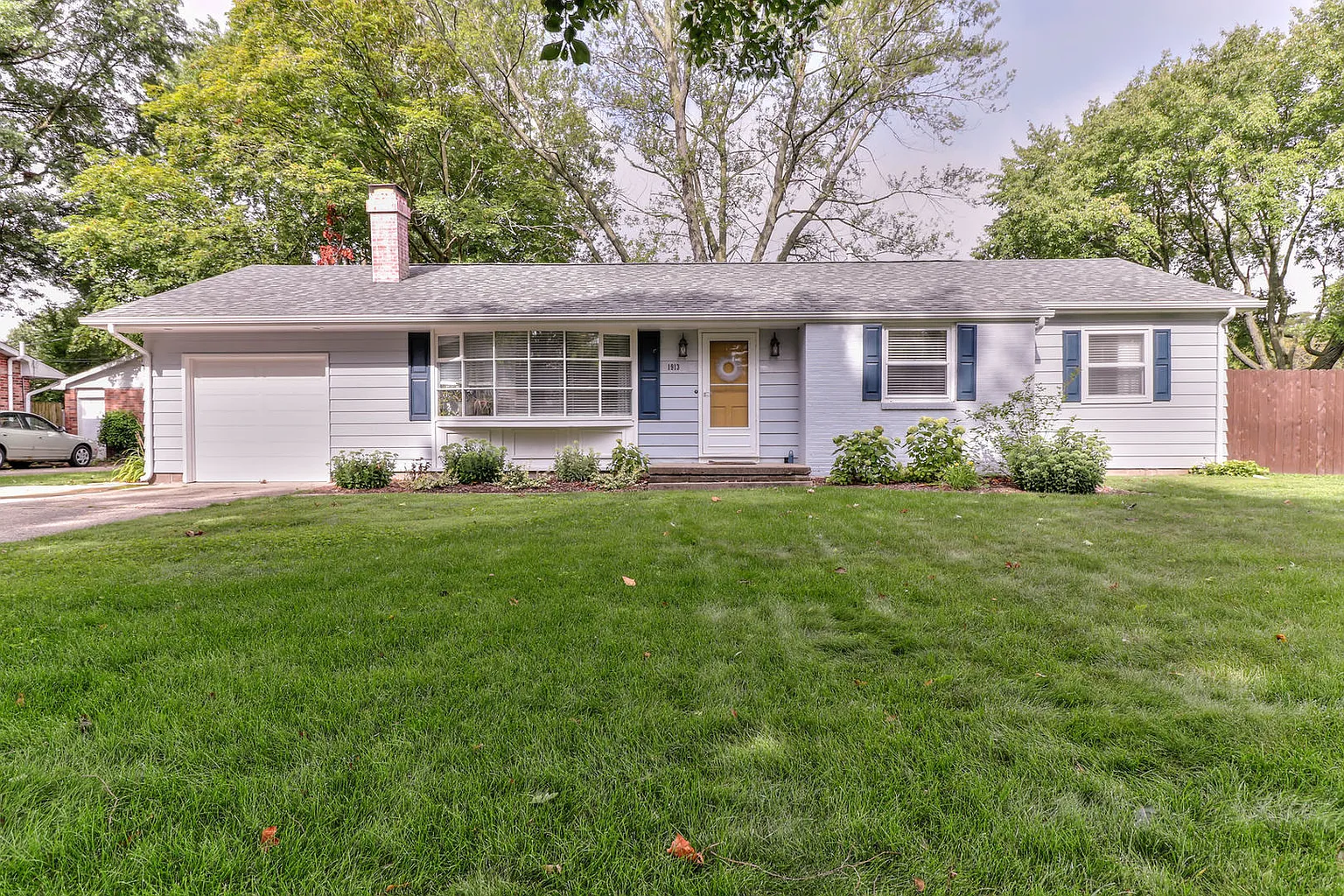 1913 Clover Ln photo 1