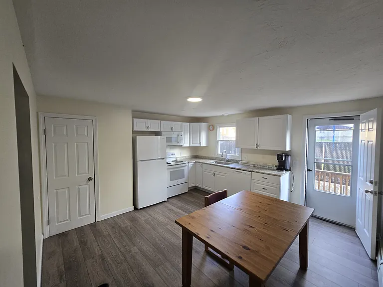 157 3rd St #3 — Photo 6