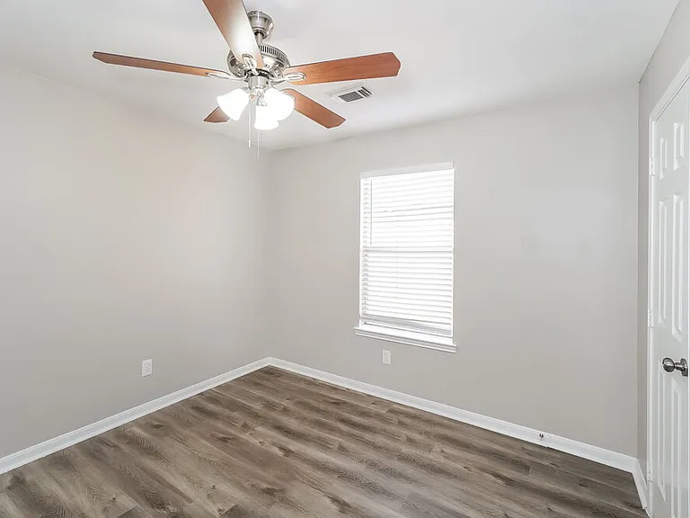 3615 Rolling Springs Ln — Photo 14