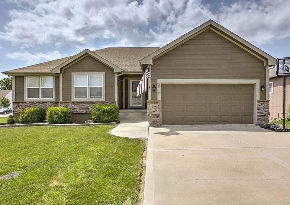 1st image of 2016 E Finch Dr