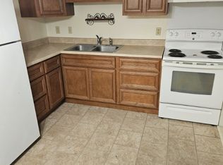 818 S 6th St #7, Carrollton, IL 62016