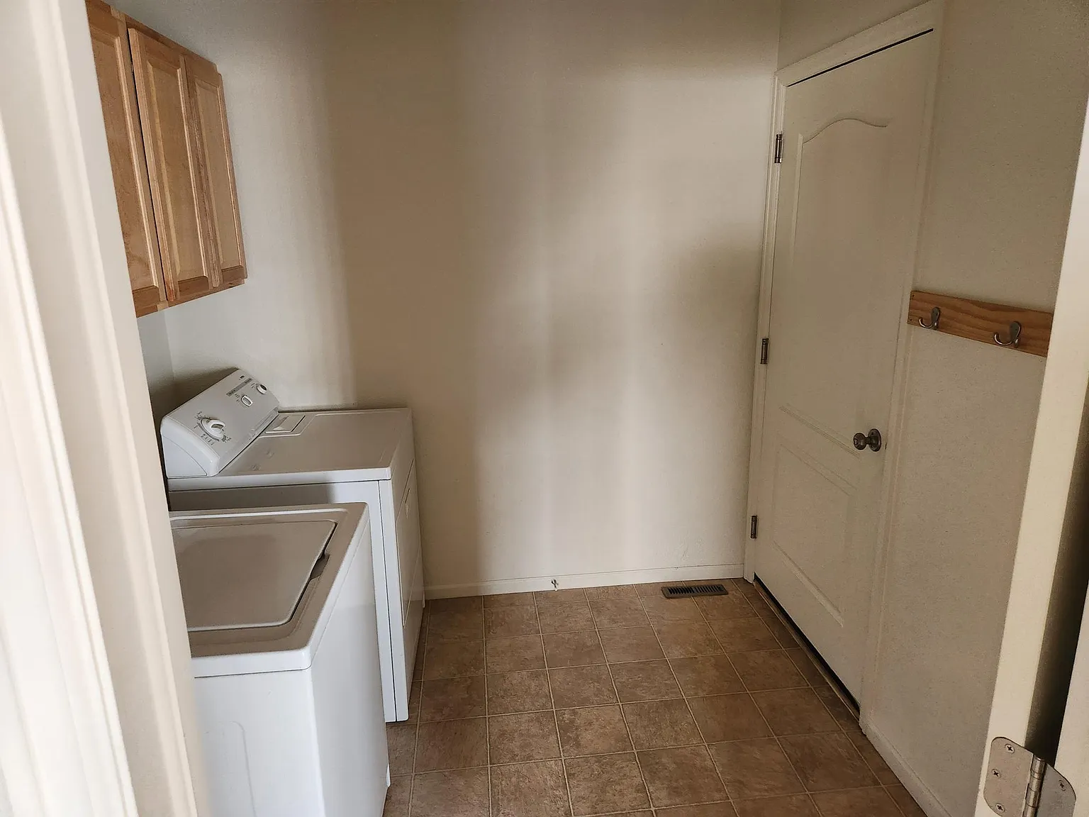 2 bed, 2800 sqft, $2,735 — Photo 3