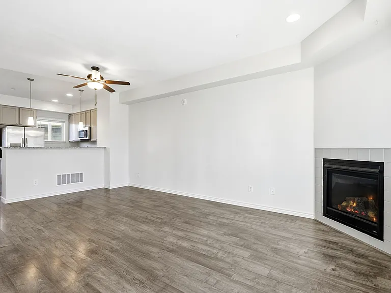 1240 Wren Ct — Photo 2