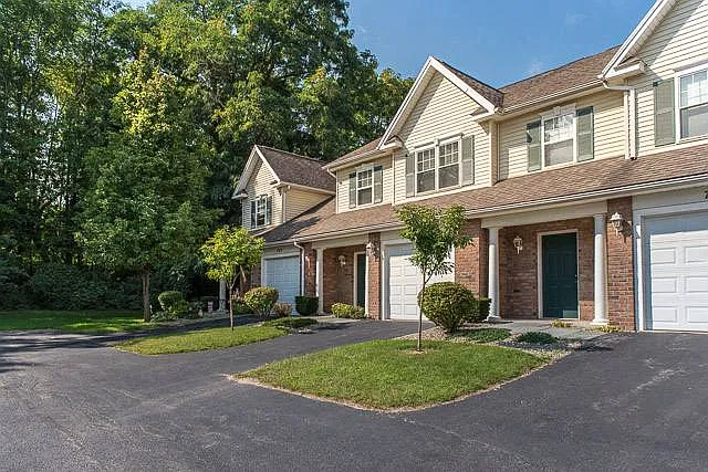 Webster Woods Townhouse Apartments — Photo 3