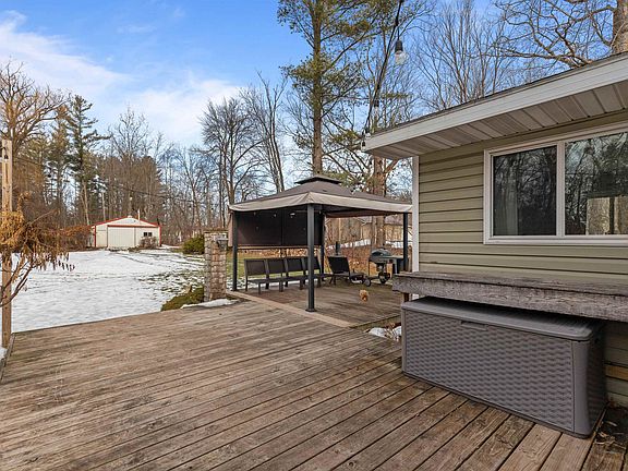 5th image of E8332 Weyauwega Rd