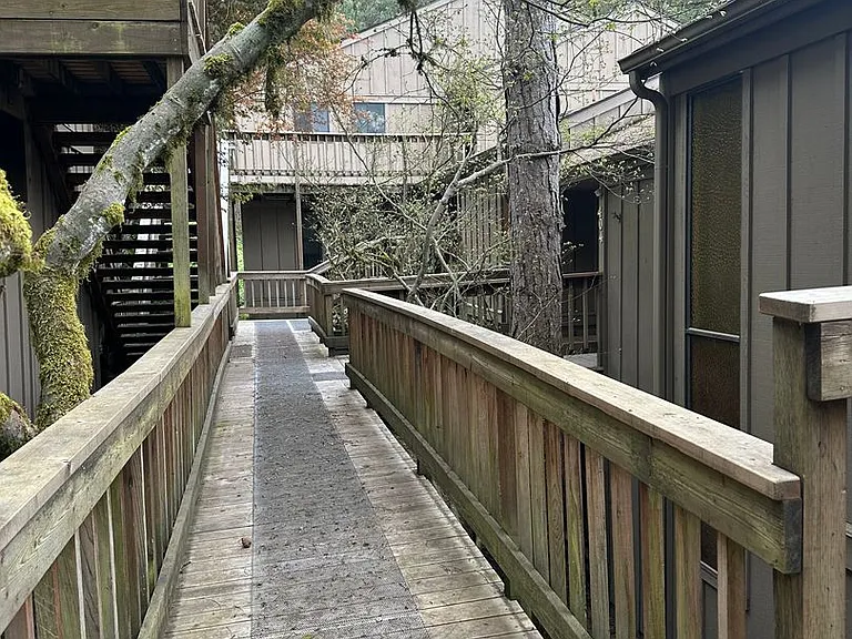 405 Stonewood Dr — Photo 30