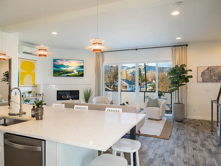 823 Orondo Ave #B — Photo 5