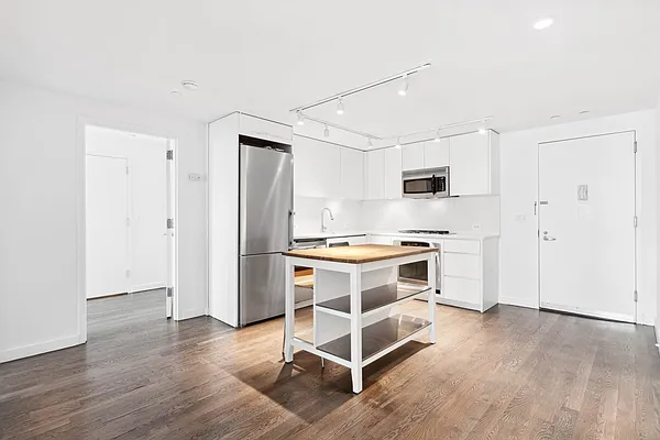 Rented by Fischer Group Realty, LLC | media 9