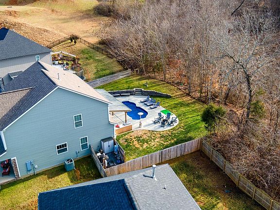 4th image of 929 Carter Ridge Dr