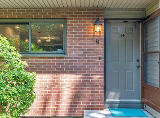 14 Hitching Post Ln #14, Glastonbury, CT 06033