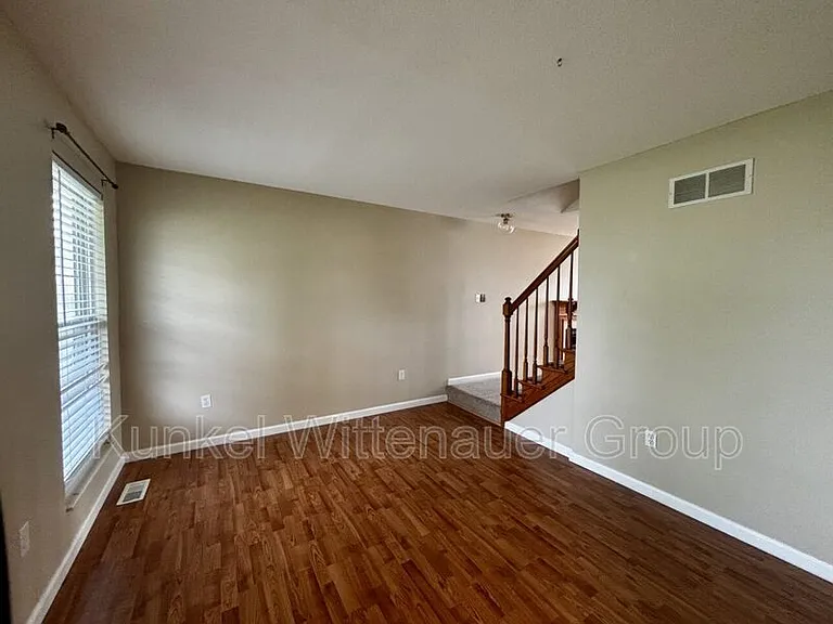 720 Cedar Mill Dr — Photo 3