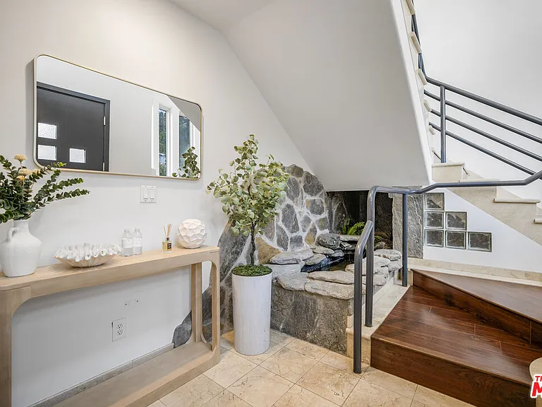 8507 Franklin Ave — Photo 17