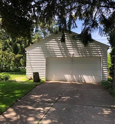 3rd image of 140 Crescent Dr